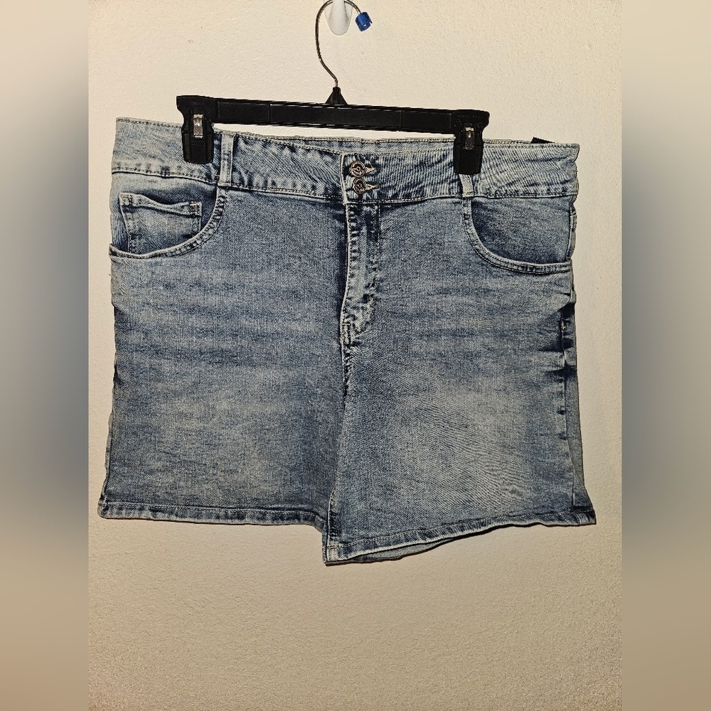 Copper Flash Womans Mid Rise Jean Shorts Size 16